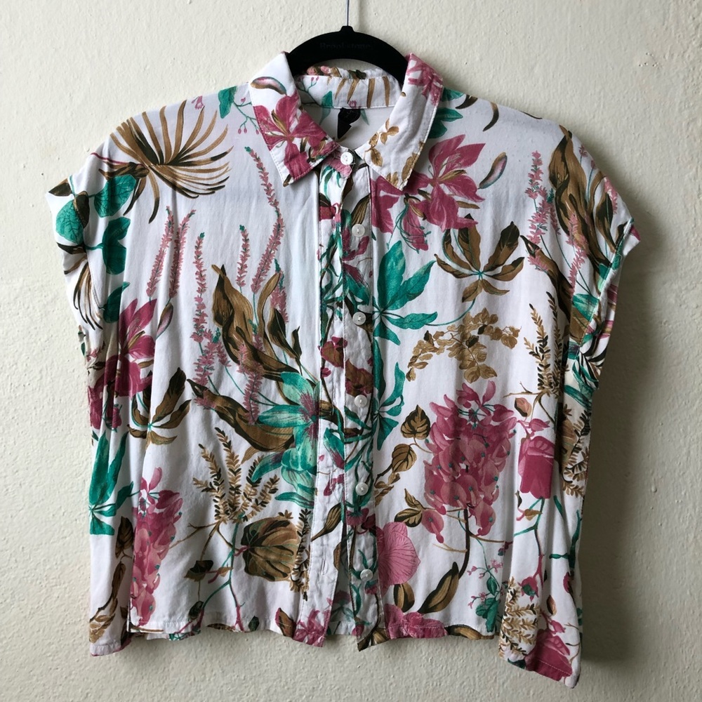 Puertorrican flora crop button up 🌺